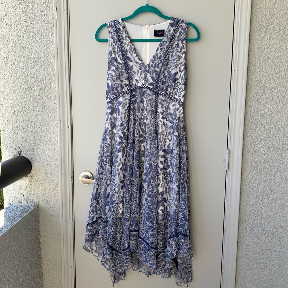 Just...Taylor lace dress